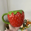Caneca Morango do Amor em Cerâmica Artesanal 600ml - Quantidade Limitada!
